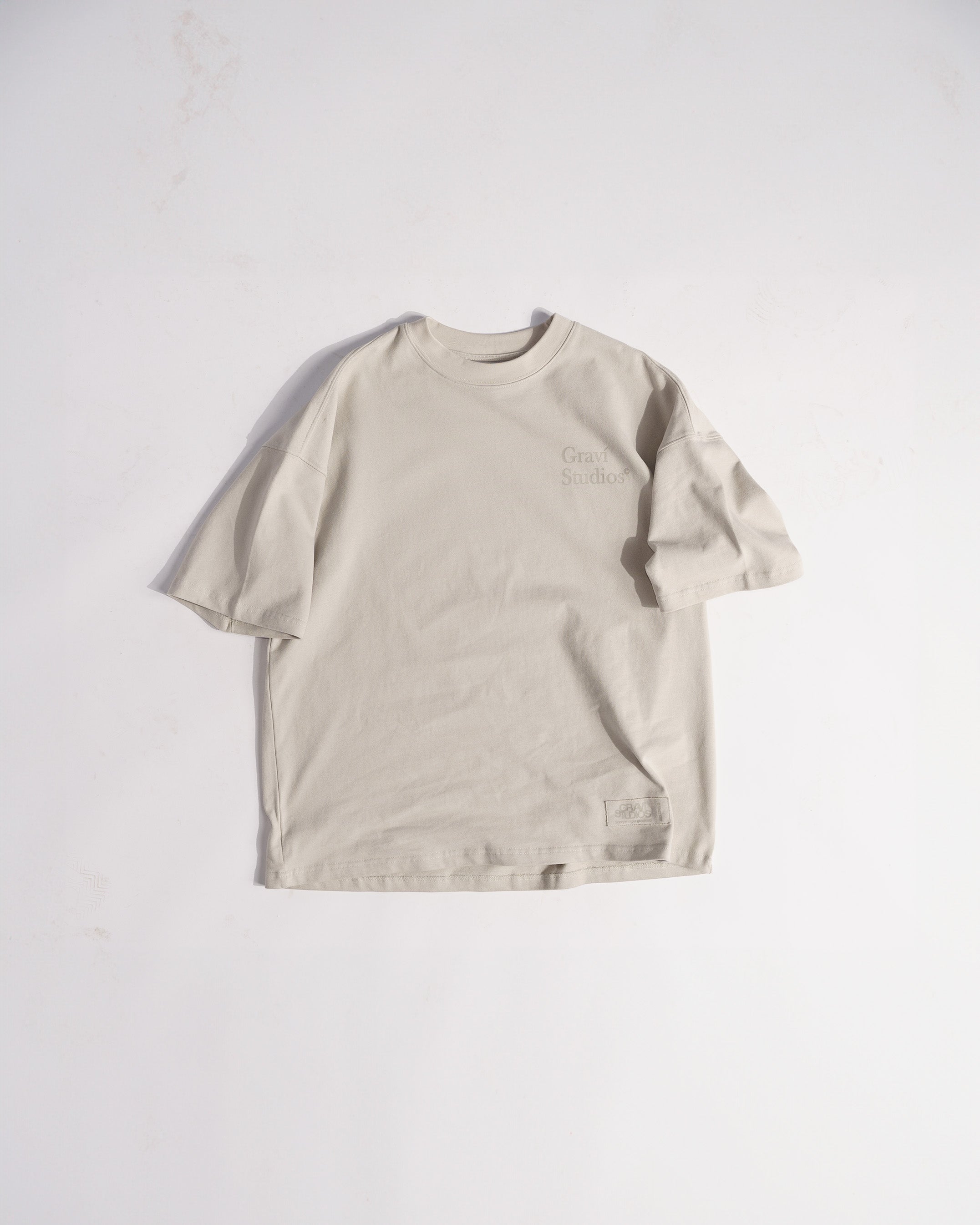 Weißes Oversized T-Shirt mit Langem Arm, Vorderseite mit Druck auf der Brust 